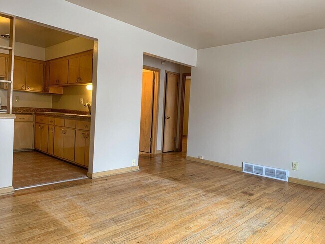Foto del edificio - 7711 W Hampton Ave