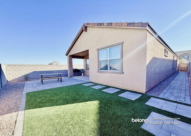 Building Photo - 40356 W Shaver Dr