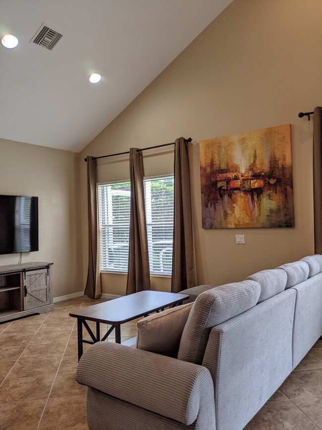Foto del edificio - 2458 Blackburn Cir