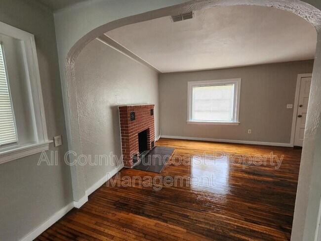 Building Photo - 2105 28th St S