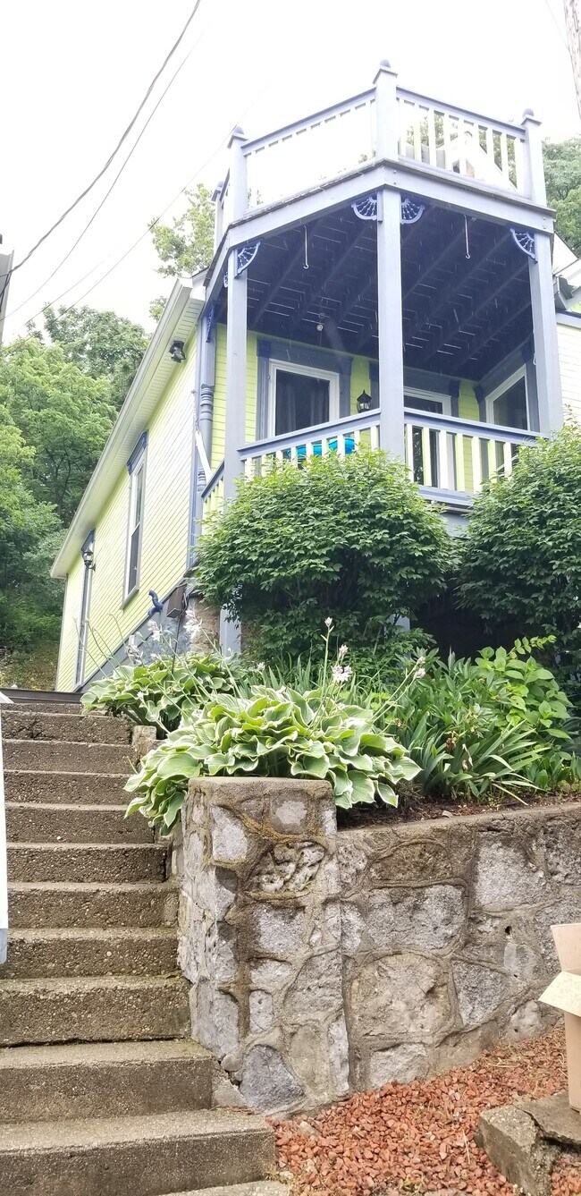 Walk up to your own house! - 3722 Stevens Pl