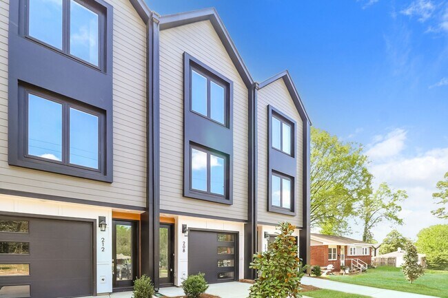 Foto del edificio - Beautiful 3BR 2.5BA Townhome w/ Full Appliance Kitchen • Garage Parking • Ultra-Modern