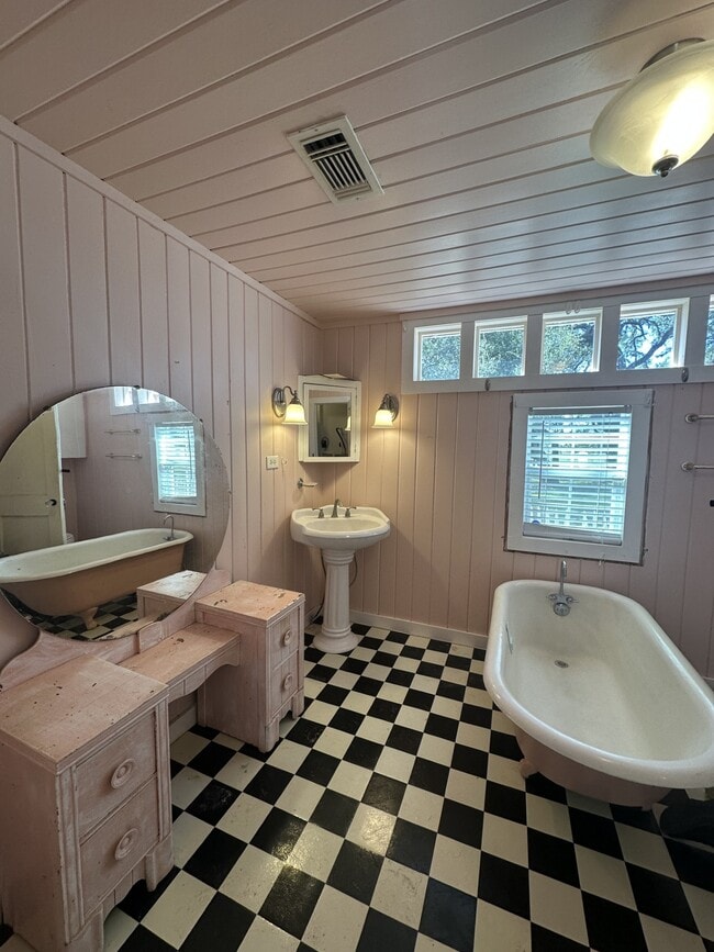 Building Photo - 9295 US-290