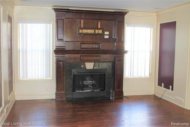Building Photo - 16438 Claremont Dr