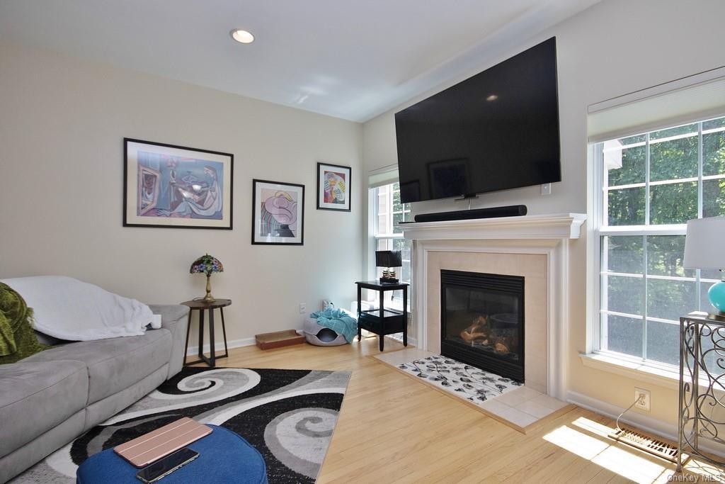 Primary Photo - 836 Huntington Dr