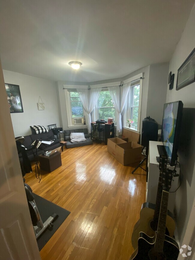 Building Photo - 378 Riverway