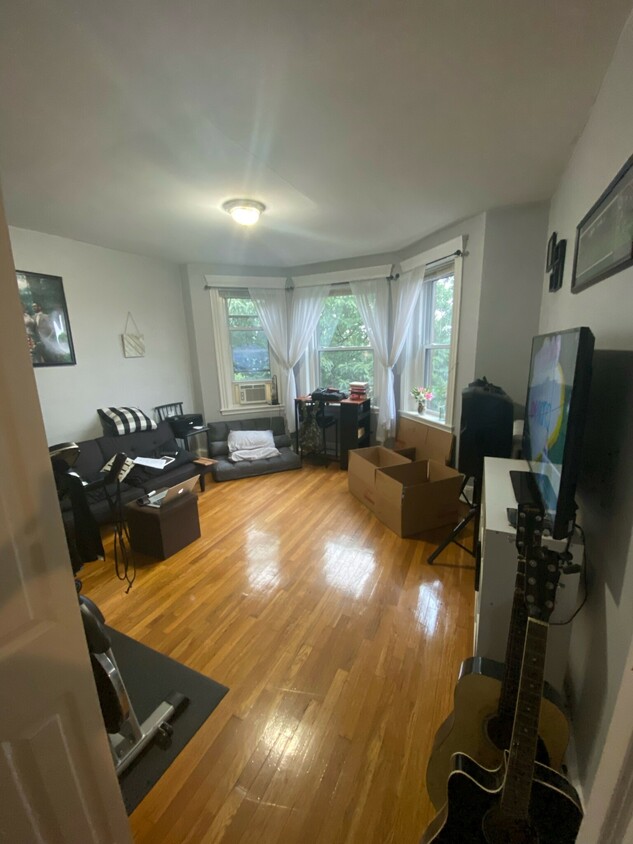 Primary Photo - 378 Riverway
