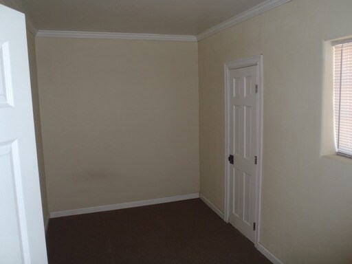 Building Photo - 831 N China Lake Blvd
