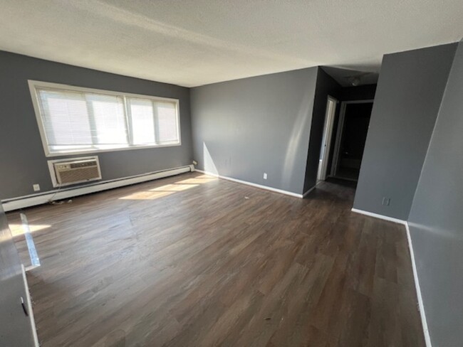 Building Photo - 121 W Hoyt Ave