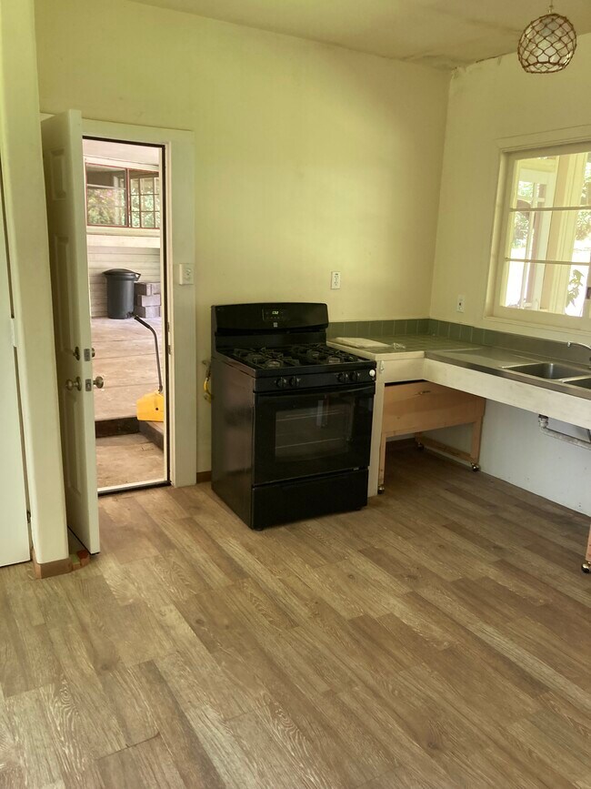 Foto del edificio - 600 Hoaka Rd