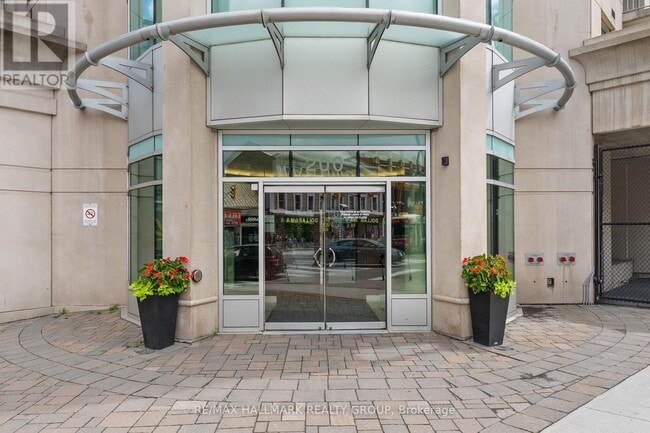 Building Photo - 200 Rideau St