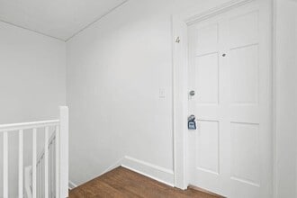 Building Photo - 2112 Crescent Ave