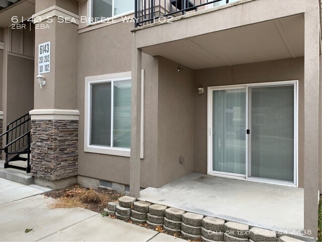 Building Photo - 6143 S Sea Breeze Way 102, December Free