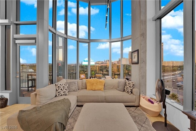 Foto del edificio - 360 E Desert Inn Rd