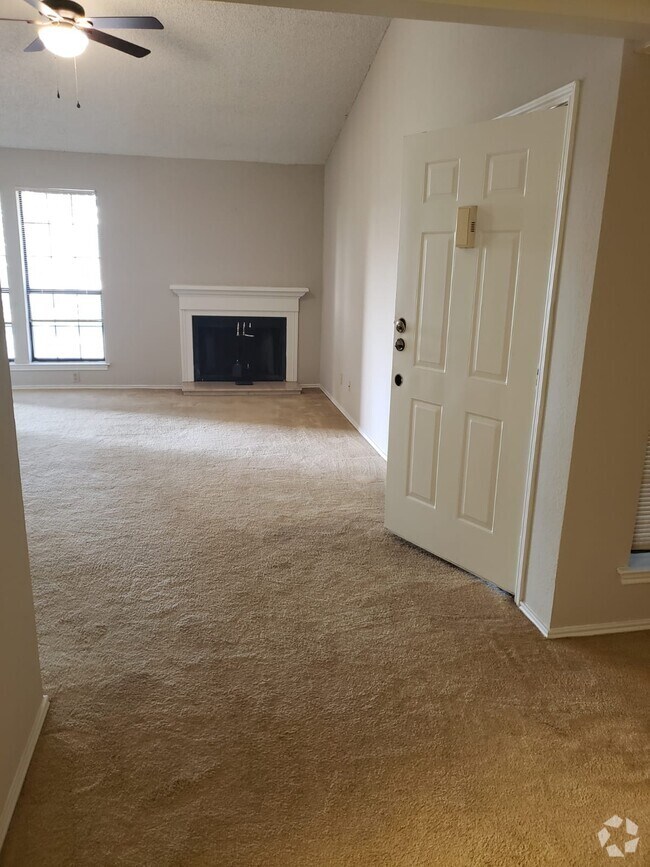Uptown San Marcos Apartments for Rent with High Ceilings San Marcos, TX 1 Rentals
