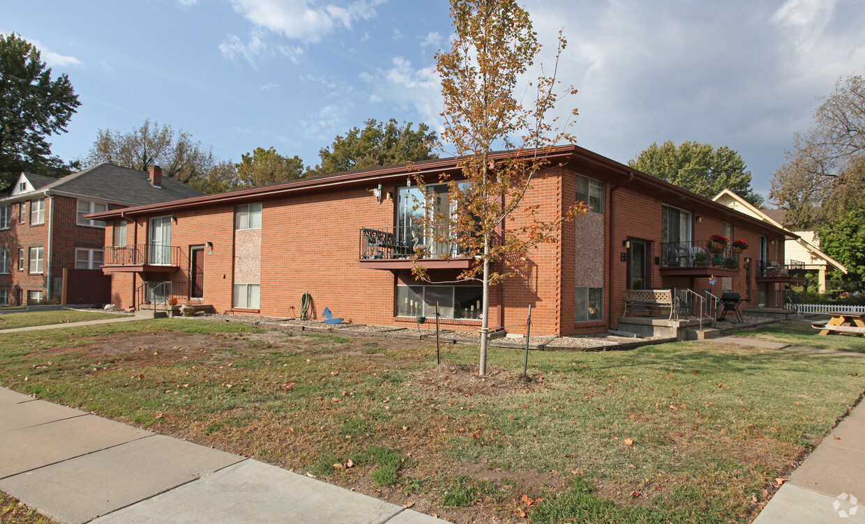 Primary Photo - 901 W River Blvd