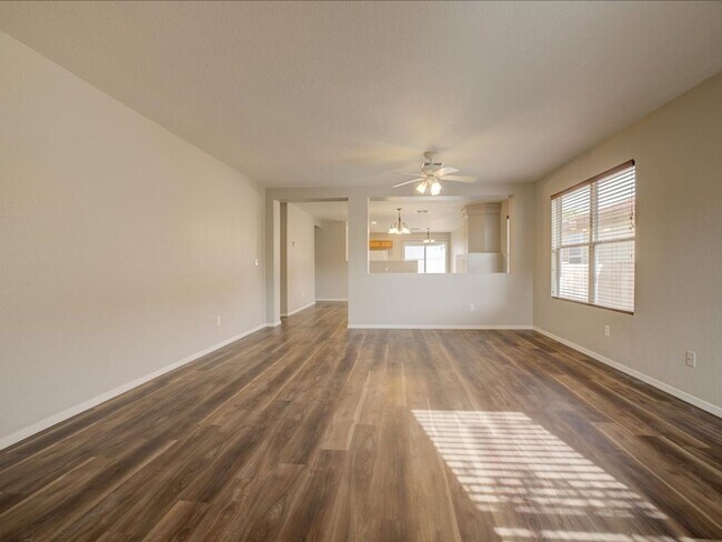 Building Photo - 4 Bedroom 2 Bathroom