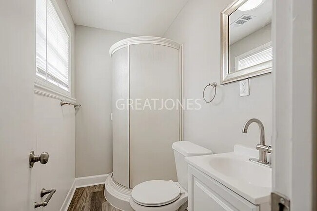 Foto del edificio - 3026 Gleason Ave