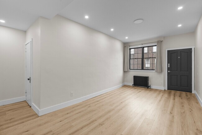 Building Photo - 2602 E Cambria St