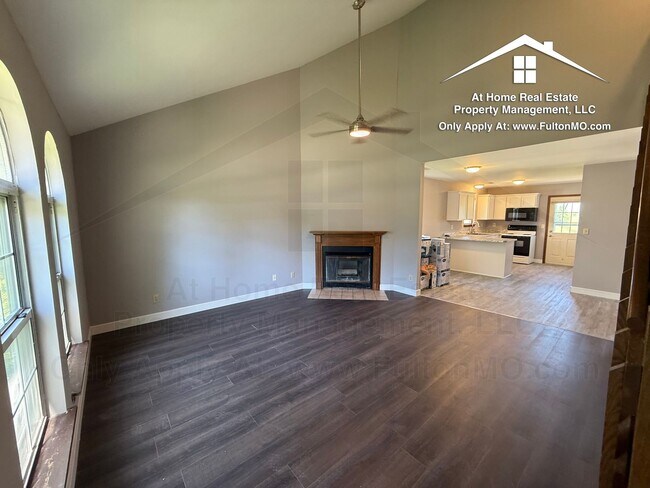 Foto del edificio - 2703 Mayflower Dr