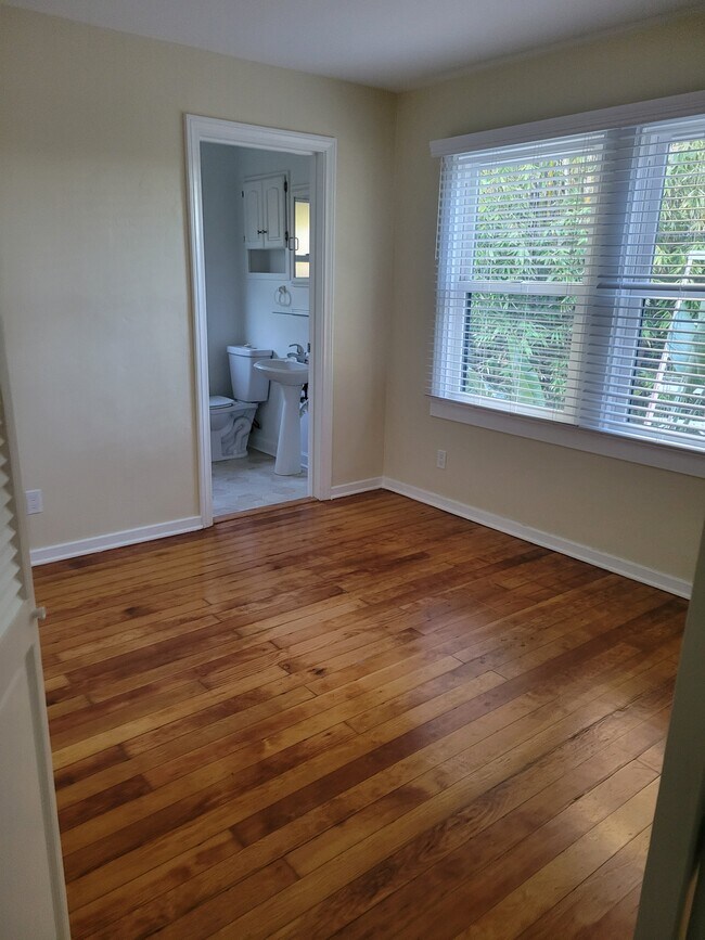 Bedroom Unit 4 - 1422 Lou Dillon Ln