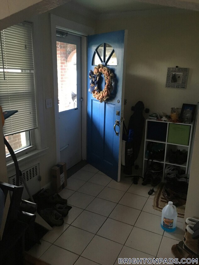 Foto del edificio - 242 Corey Rd