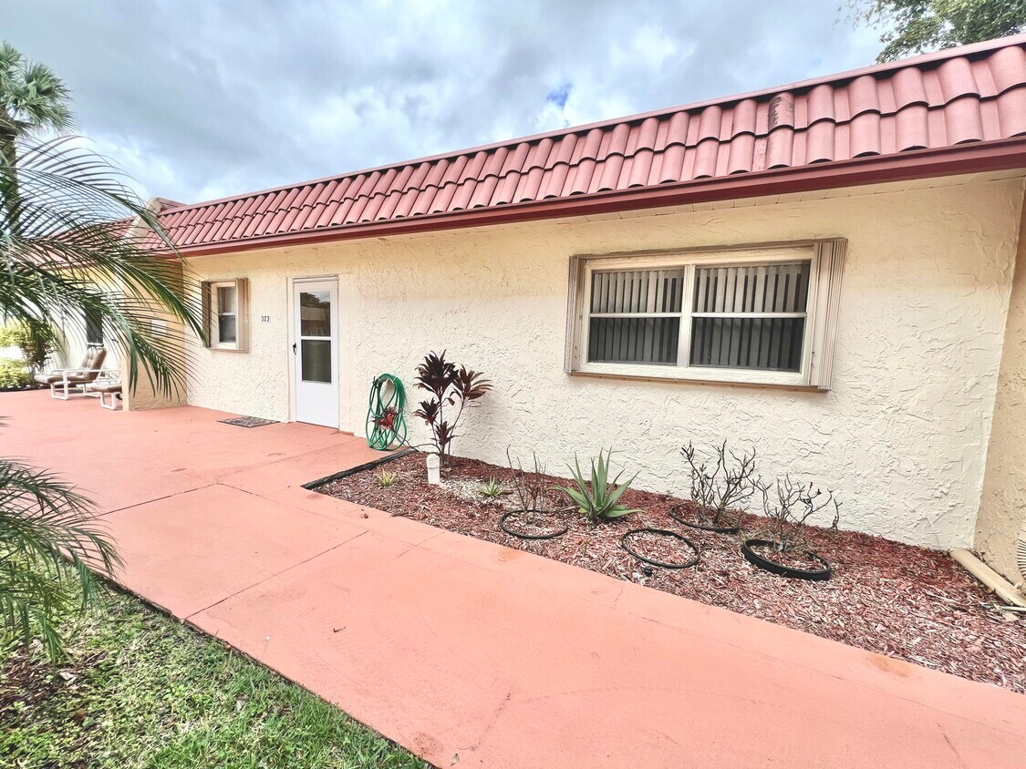 323 Lake Frances Dr, Royal Palm Beach, FL 33411 House Rental in Royal