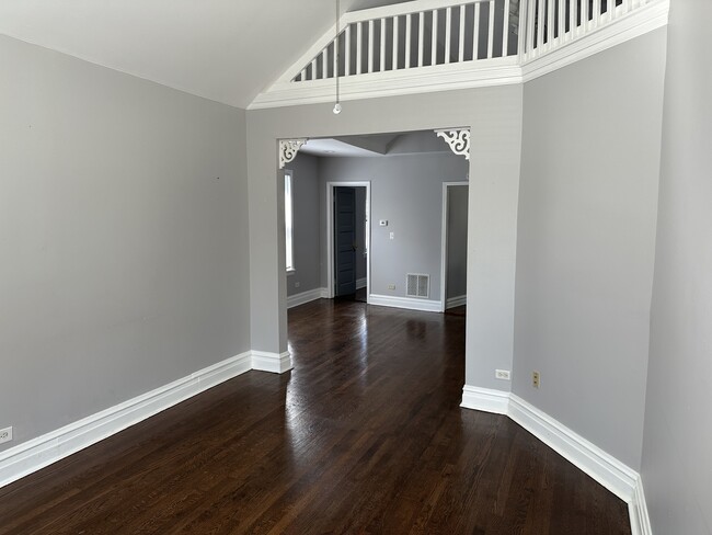Foto del edificio - 3710 N Drake Ave