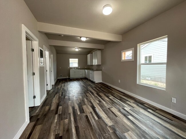 Building Photo - 8109 Glider Ave