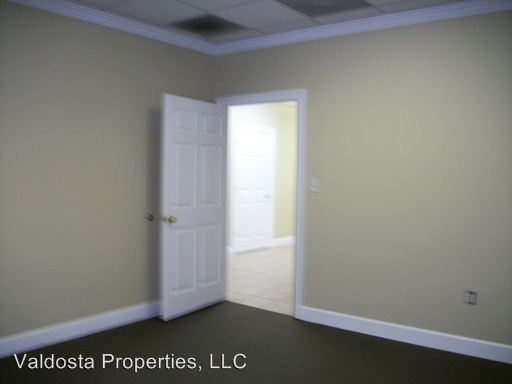 Building Photo - 2305 W Savannah Ave