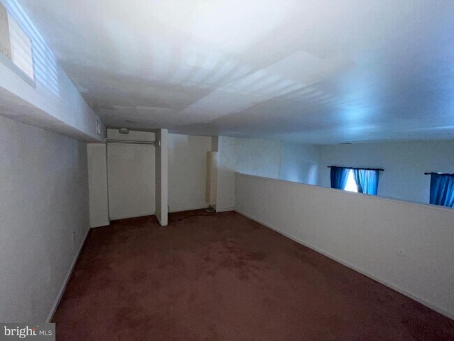 Building Photo - 906 Spruce St
