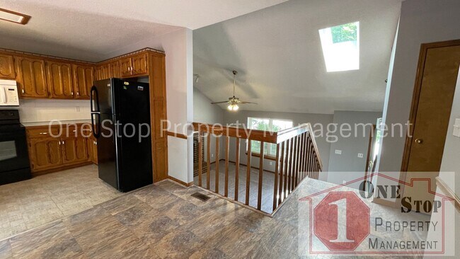 Building Photo - Beautiful 3 bedroom, 2 bathroom home in Le...