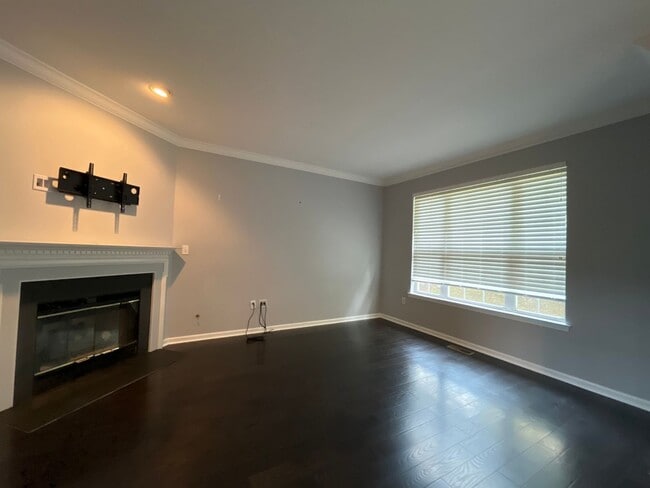 Foto del edificio - Spacious 3-bedroom, 2.5-bath home in South...