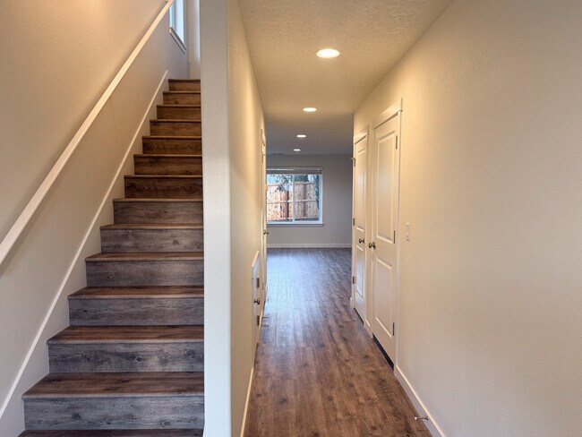 Foto del edificio - 505 NW Hillcrest Dr