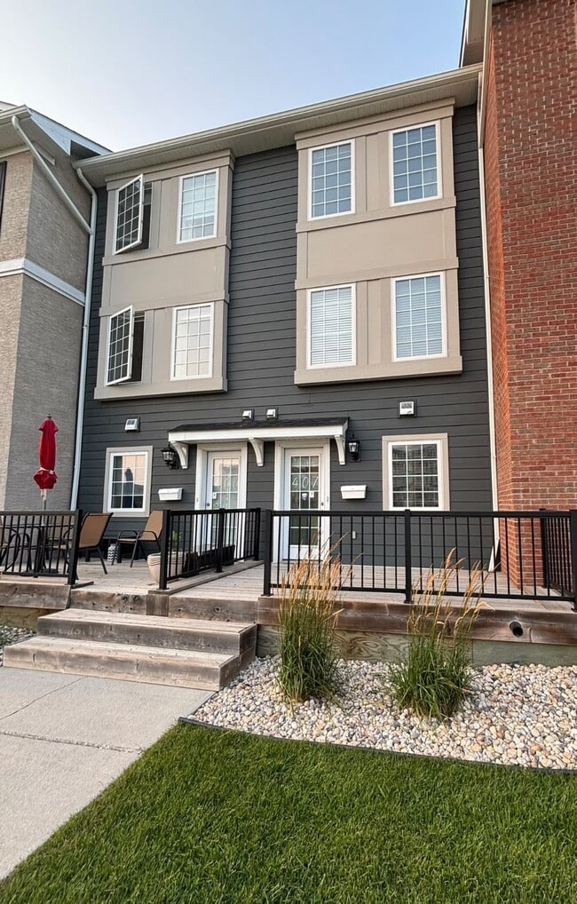 Building Photo - 155 Des Hivernants Blvd N
