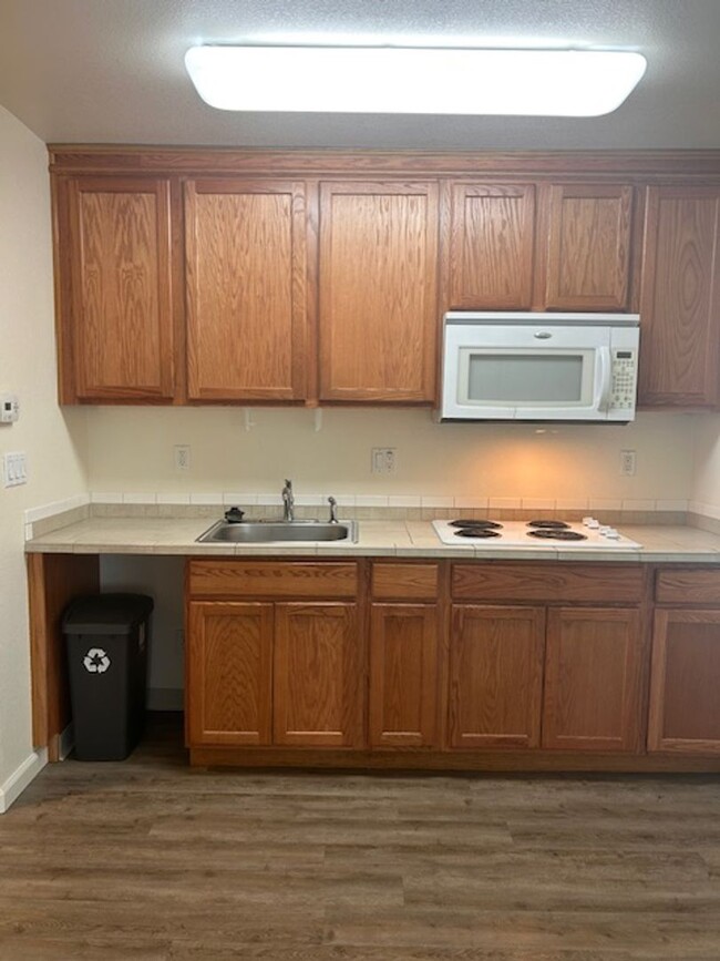 Foto del edificio - 1 Bedroom ~ 1 Bath ~ Refrigerator Washer &...