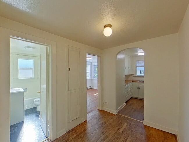 Building Photo - Glacier Tri-Plex