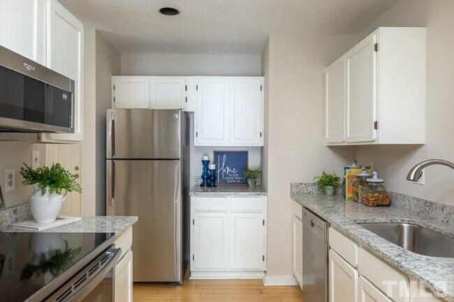 Foto del edificio - 217 Cedarwood Ln