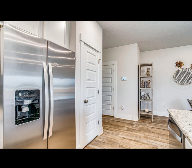 Kitchen and Pantry - 1001 McLaren Cir