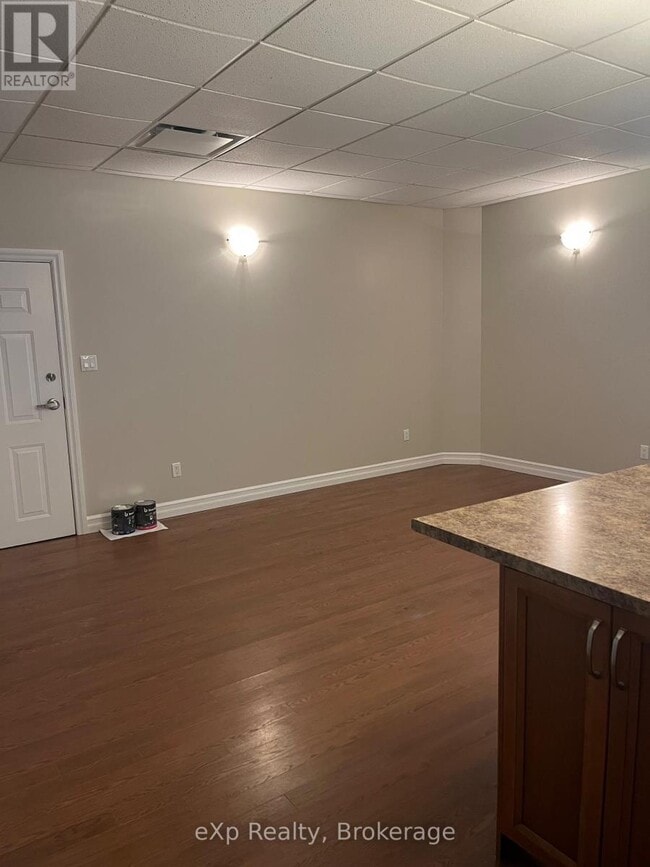 Building Photo - 807 Queen St