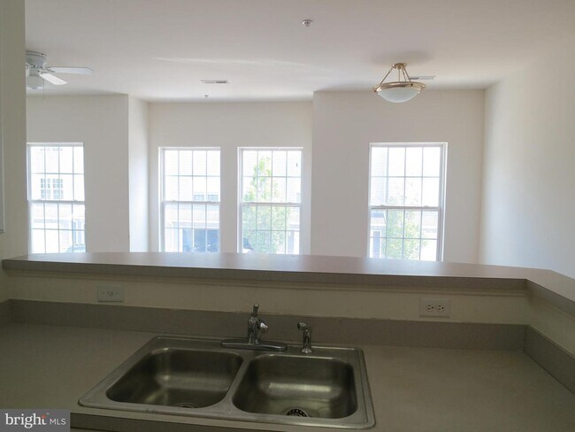 Building Photo - 27 Turtle Ct