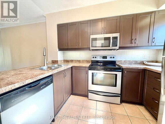 Building Photo - 735 New Westminster Dr