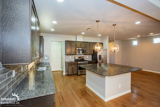 Foto del edificio - Gorgeous 4Bdm 2.5Ba Two-Story Home in Sout...