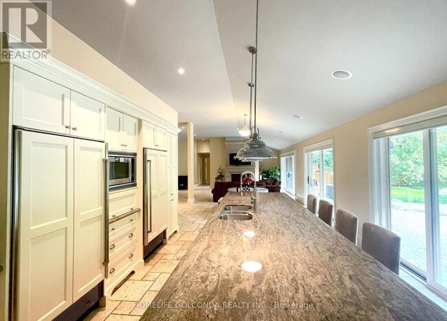 Building Photo - 300 Coral Terrace