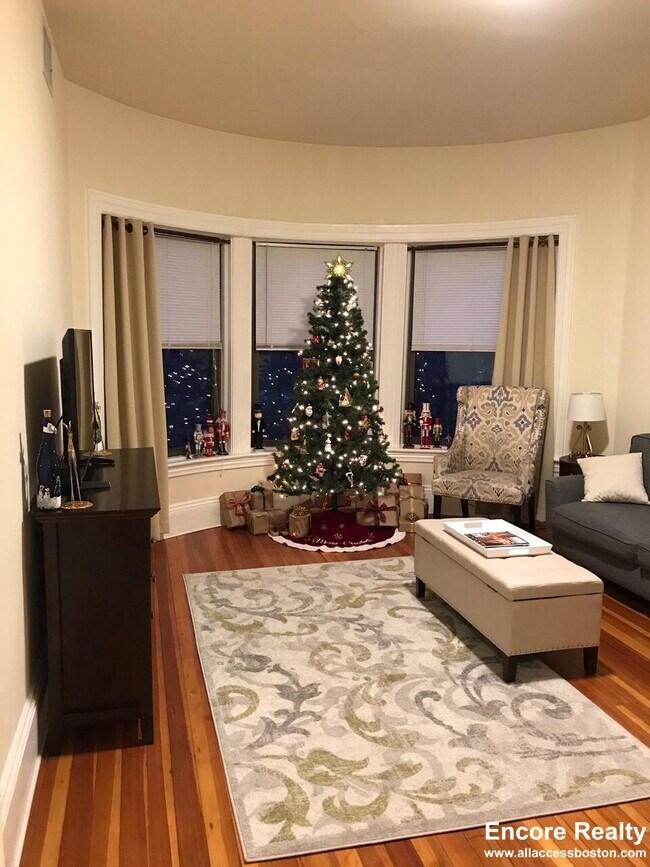 Building Photo - 1463 Beacon St