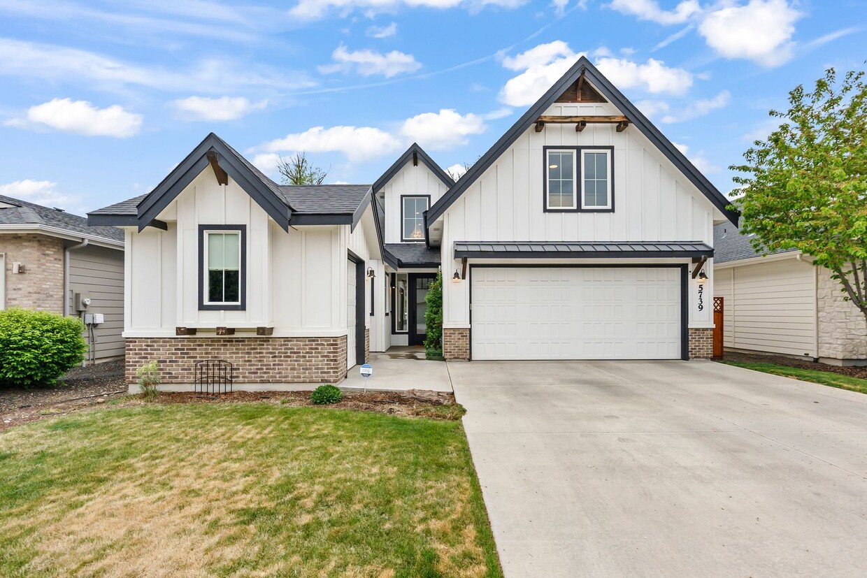 Primary Photo - Modern Rustic Luxury Just Minutes from Dow...