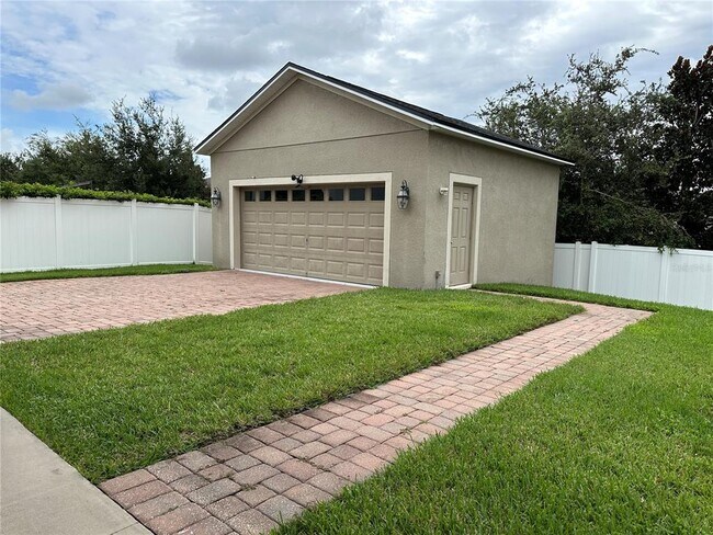 Foto del edificio - 15168 Evergreen Oak Loop