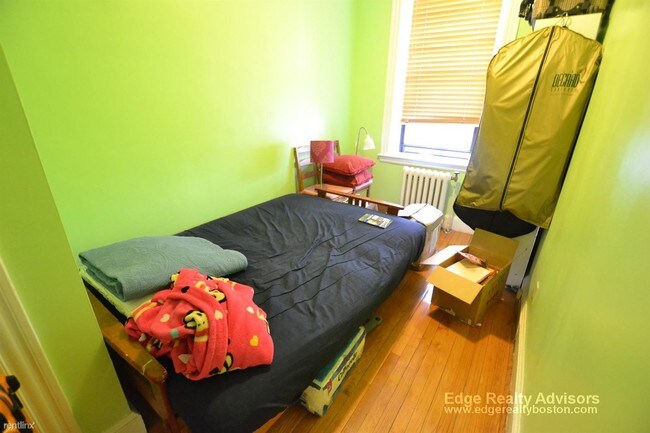Foto del edificio - 374 Chestnut Hill Ave