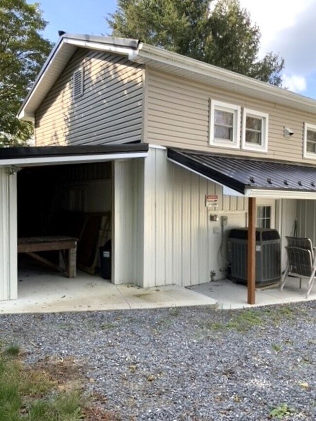 Building Photo - 8002 Lincoln Way E