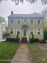 Building Photo - 725 Raymere Ave